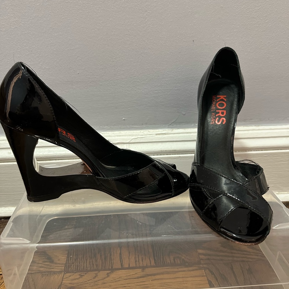 KORS Michael Kors D'Orsay Pump Women 6.5 M Black Patent Peep Toe Wedge